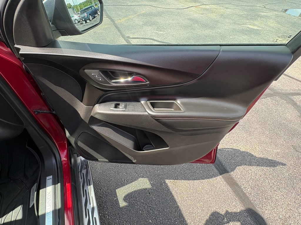 Used 2018 Chevrolet Equinox Premier FWD image 16