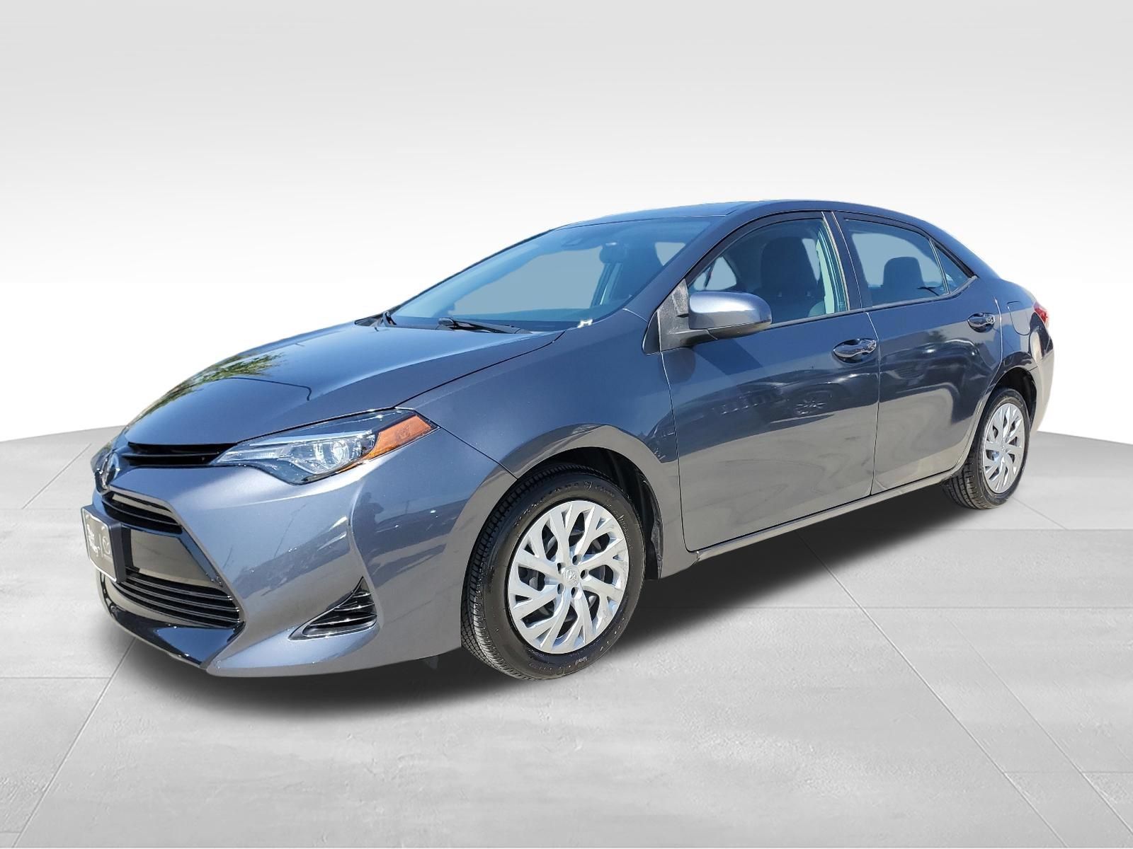 Used 2018 Toyota Corolla LE FWD image 1