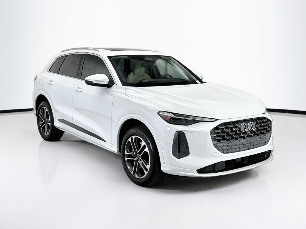 Used 2025 Audi Q5 Premium Plus w/ Premium Plus AWD/4WD image 3