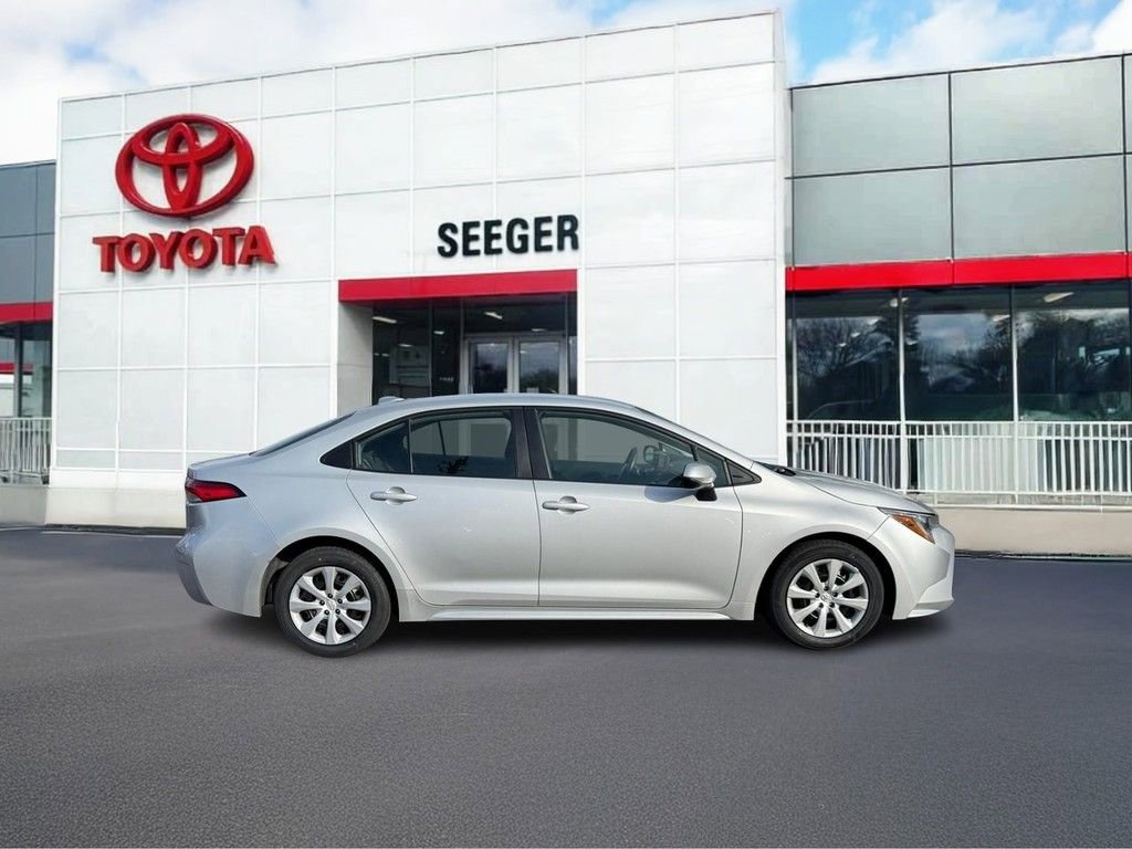 Used 2024 Toyota Corolla LE image 2