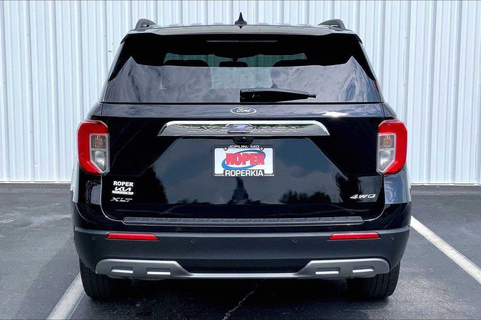 Used 2024 Ford Explorer XLT w/ Equipment Group 202A AWD/4WD image 4