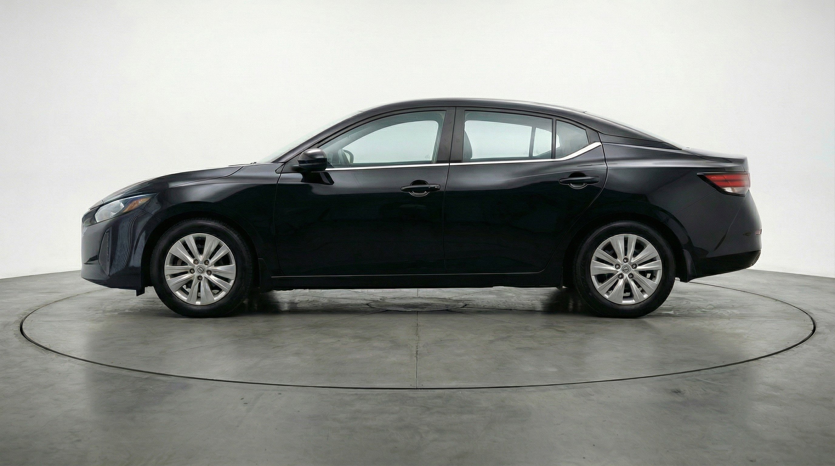 Used 2025 Nissan Sentra S image 5