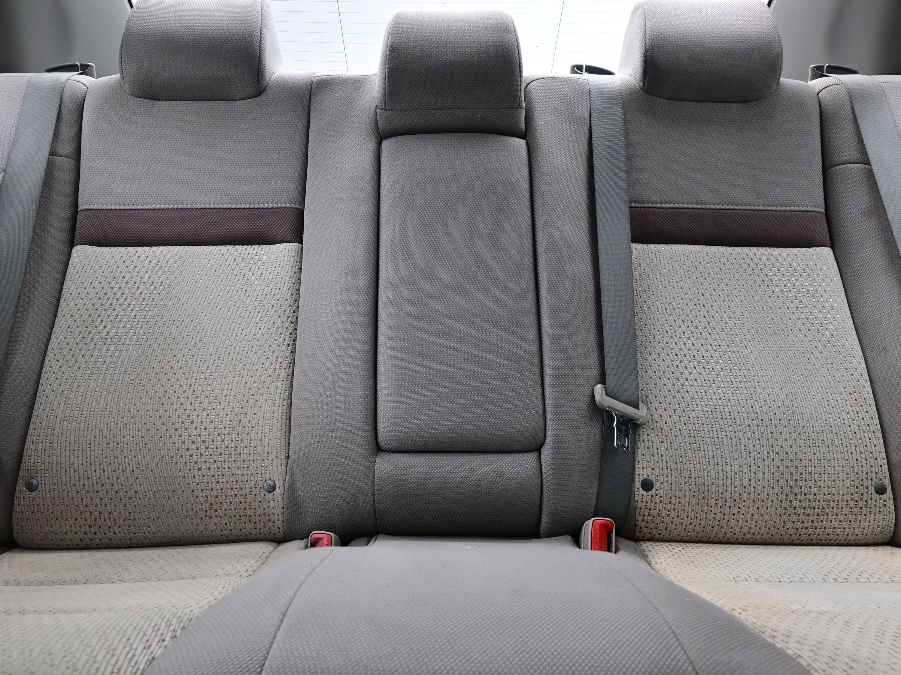 Used 2013 Toyota Camry L image 16