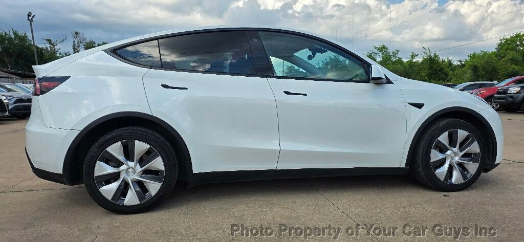 Used 2023 Tesla Model Y AWD image 12