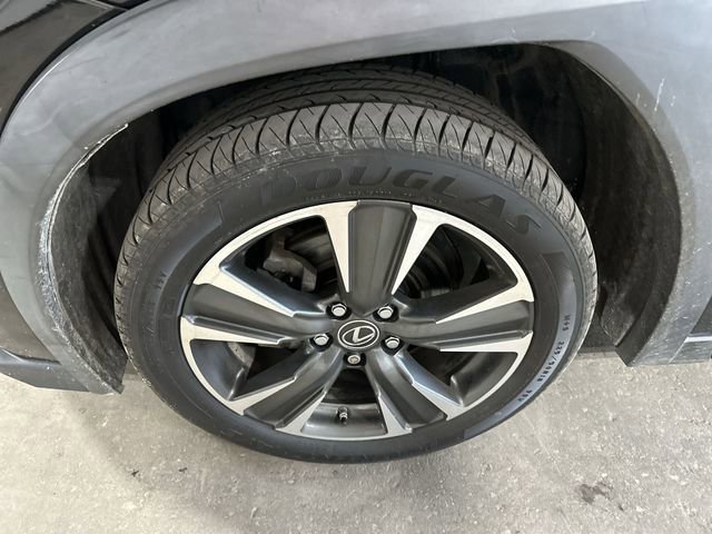 Used 2019 Lexus UX 250h w/ Premium Package AWD/4WD image 23