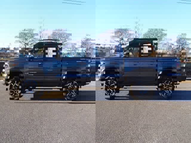 Used 2021 Toyota Tacoma TRD Sport image 2