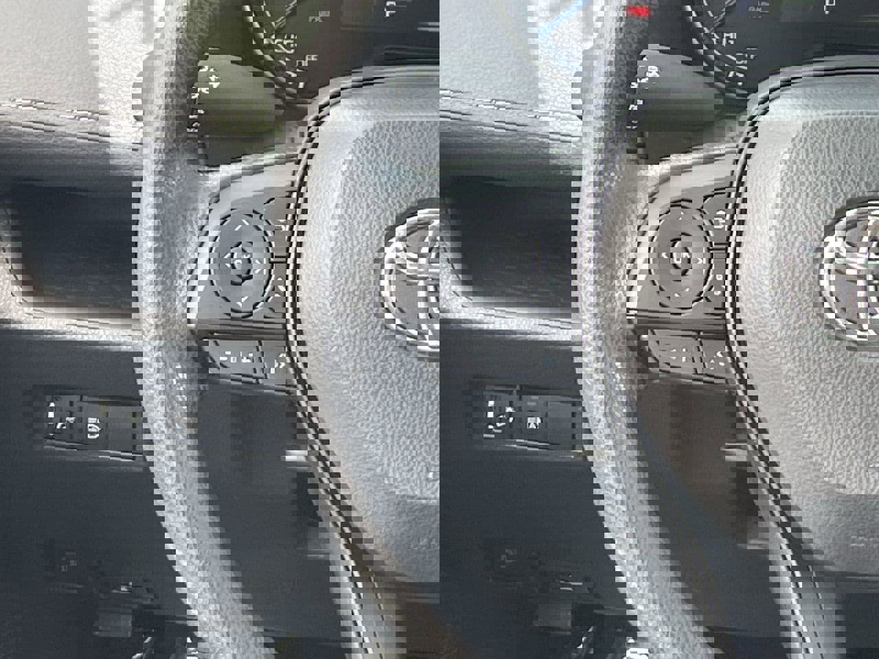 Used 2025 Toyota RAV4 LE image 22