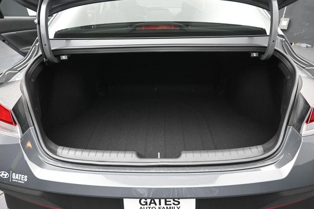 New 2026 Hyundai Elantra SE FWD image 25