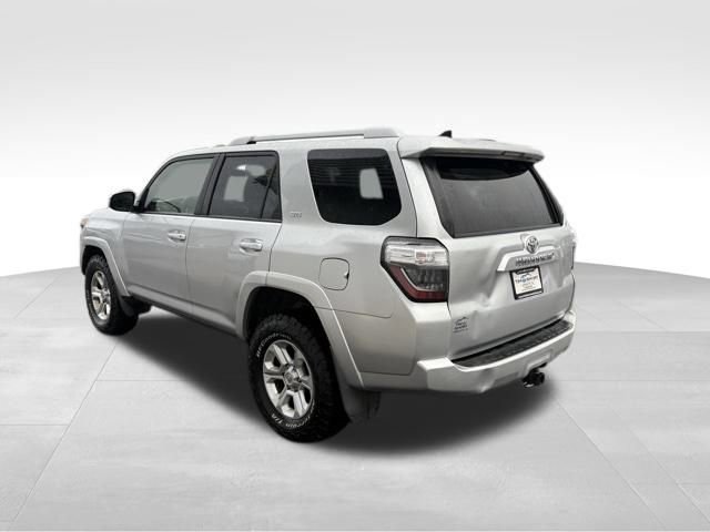 Used 2016 Toyota 4Runner SR5 image 7