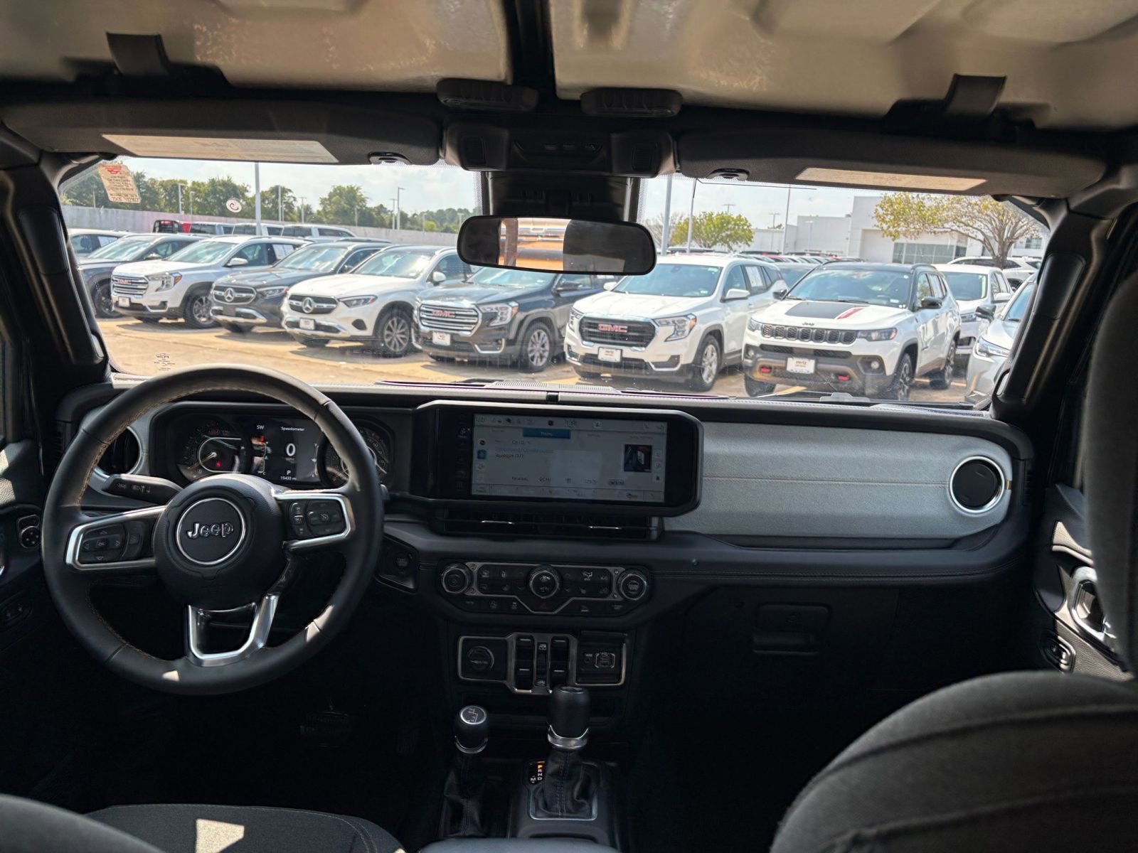 Used 2025 Jeep Wrangler Sahara image 31