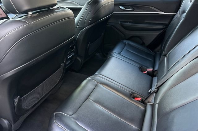 Used 2023 Jeep Grand Cherokee Limited image 13