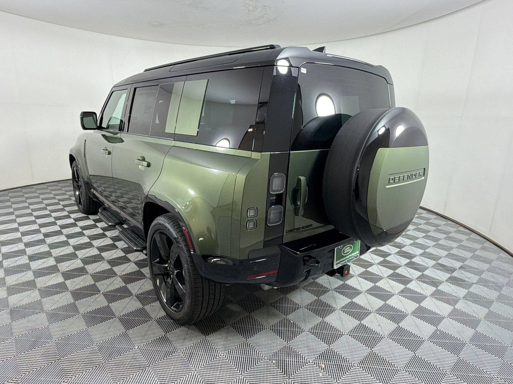 New 2026 Land Rover Defender 110 X-Dynamic SE AWD/4WD image 3