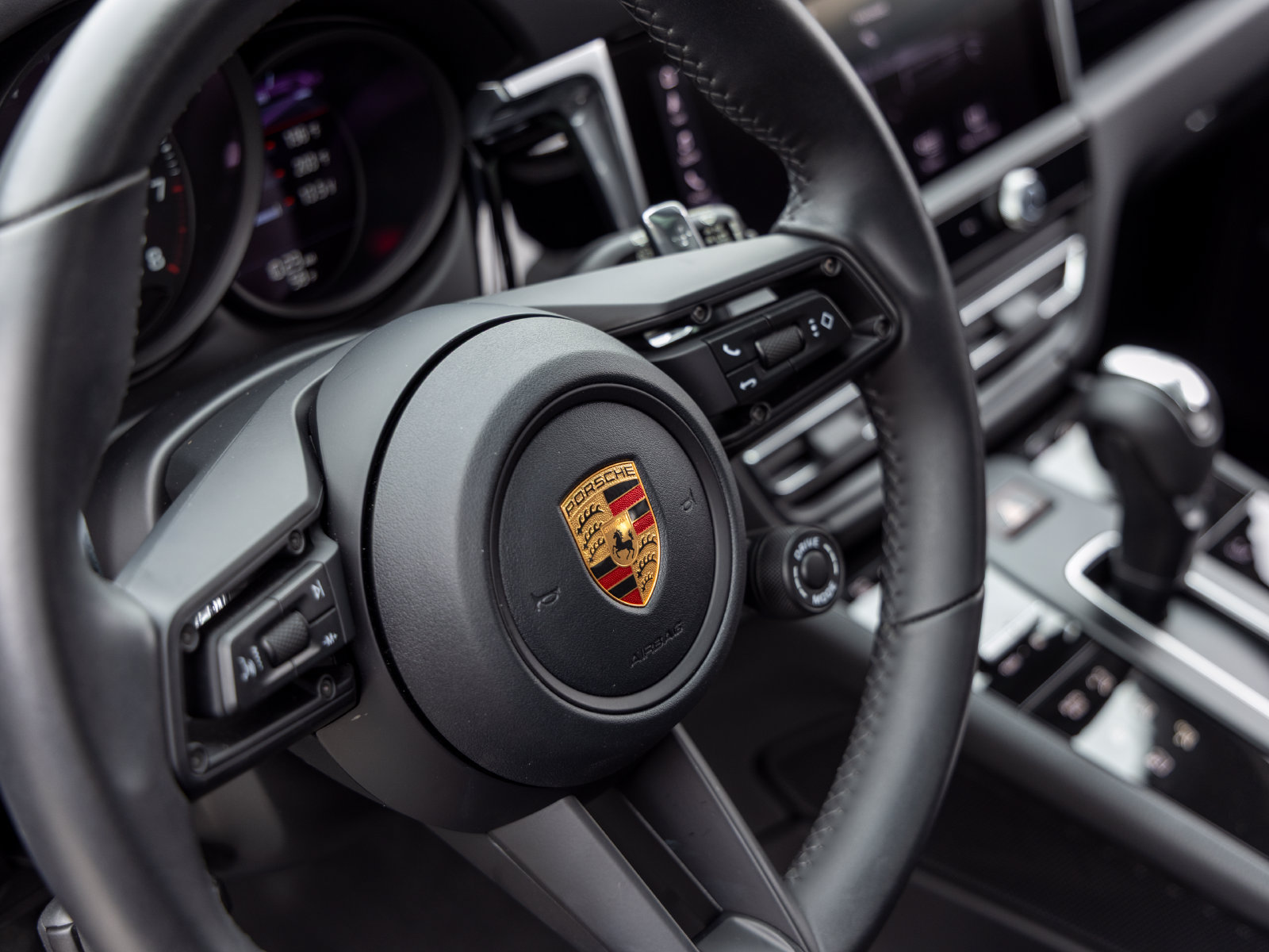 Used 2026 Porsche Macan AWD/4WD image 40