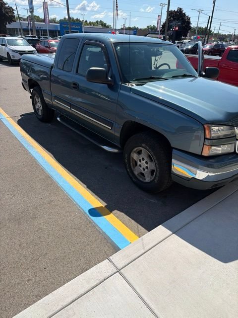 Used 2007 Chevrolet Silverado 1500 LT w/ Onstar Plus Package AWD/4WD image 1