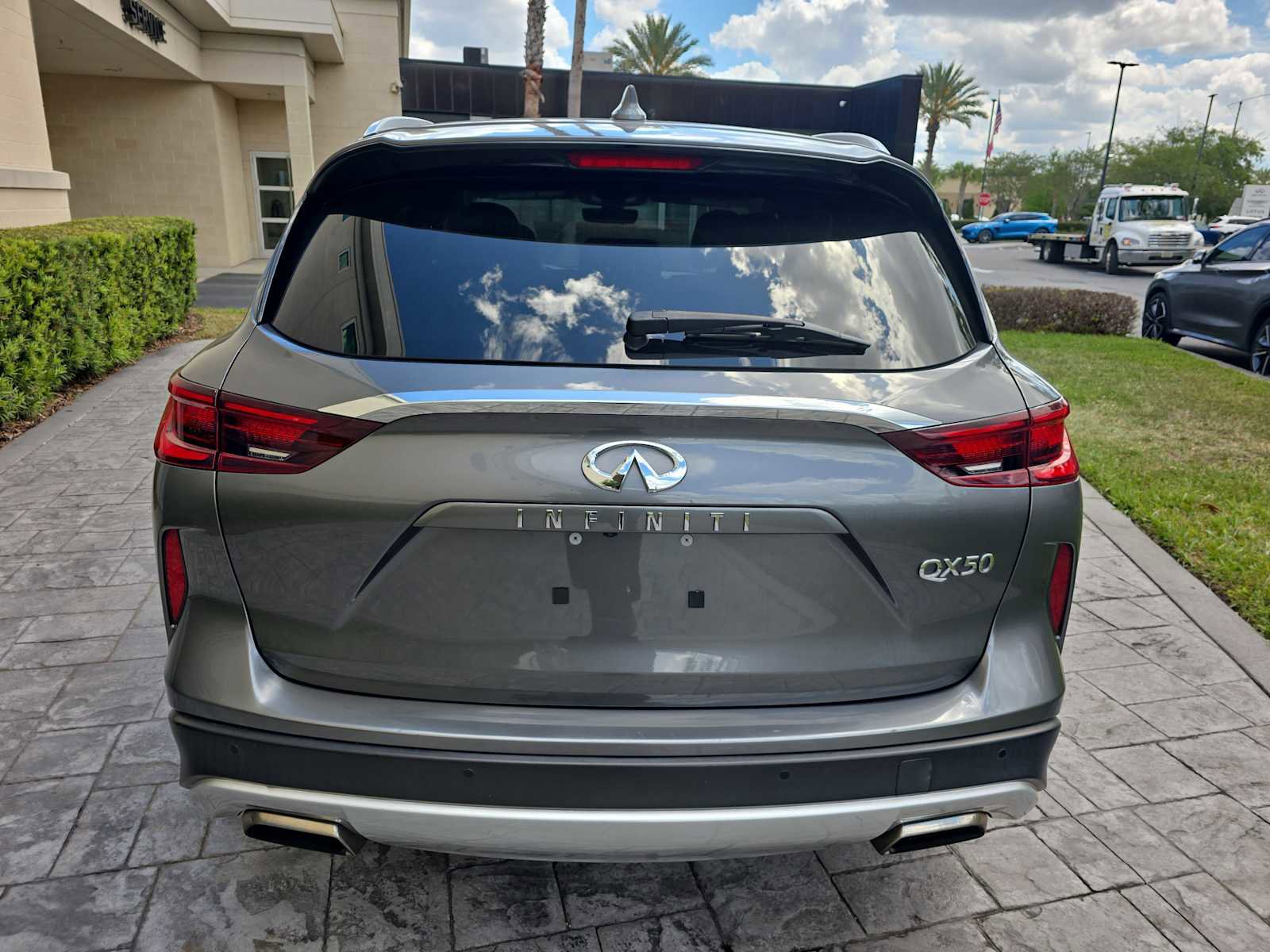 Used 2023 INFINITI QX50 Luxe FWD image 5