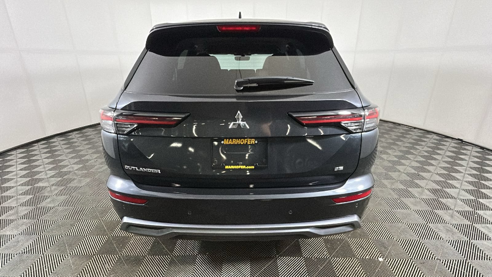 Used 2025 Mitsubishi Outlander SE AWD/4WD image 3