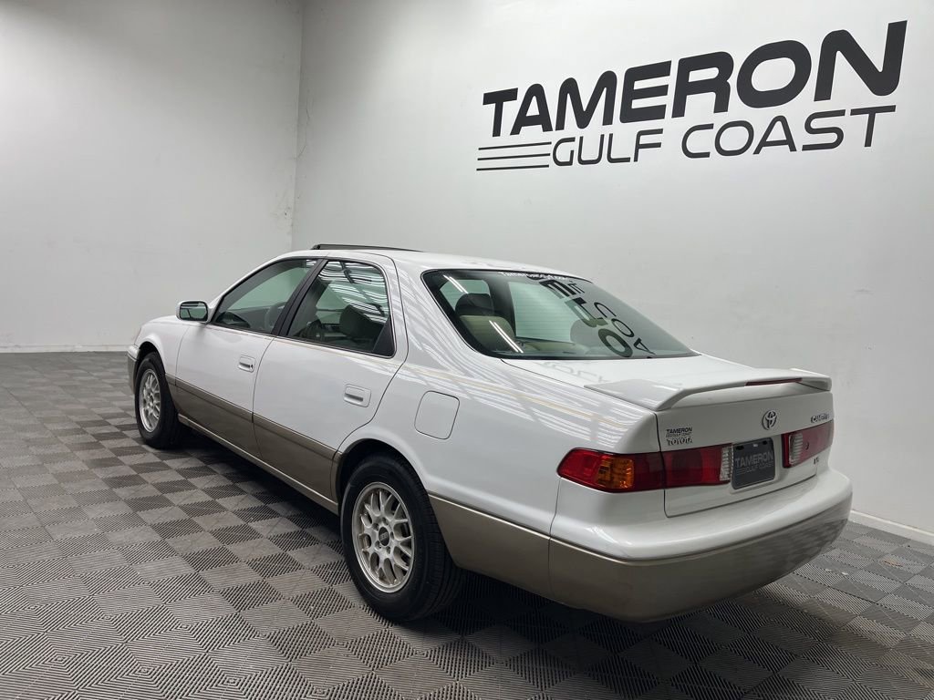 Used 2000 Toyota Camry XLE FWD image 8