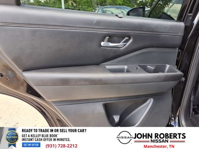 Certified 2025 Nissan Pathfinder Platinum w/ Cargo Package FWD image 12