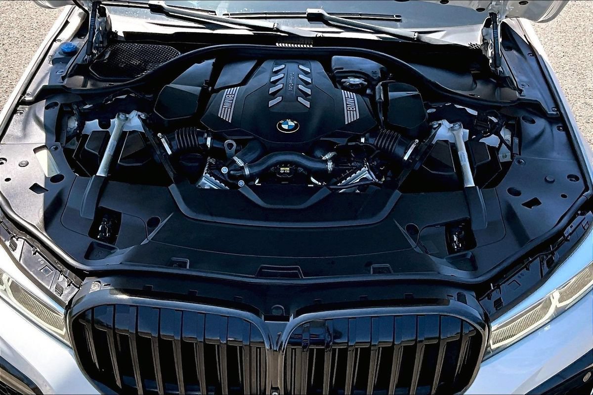 Used 2021 BMW 750i xDrive w/ M Sport Package AWD/4WD image 39