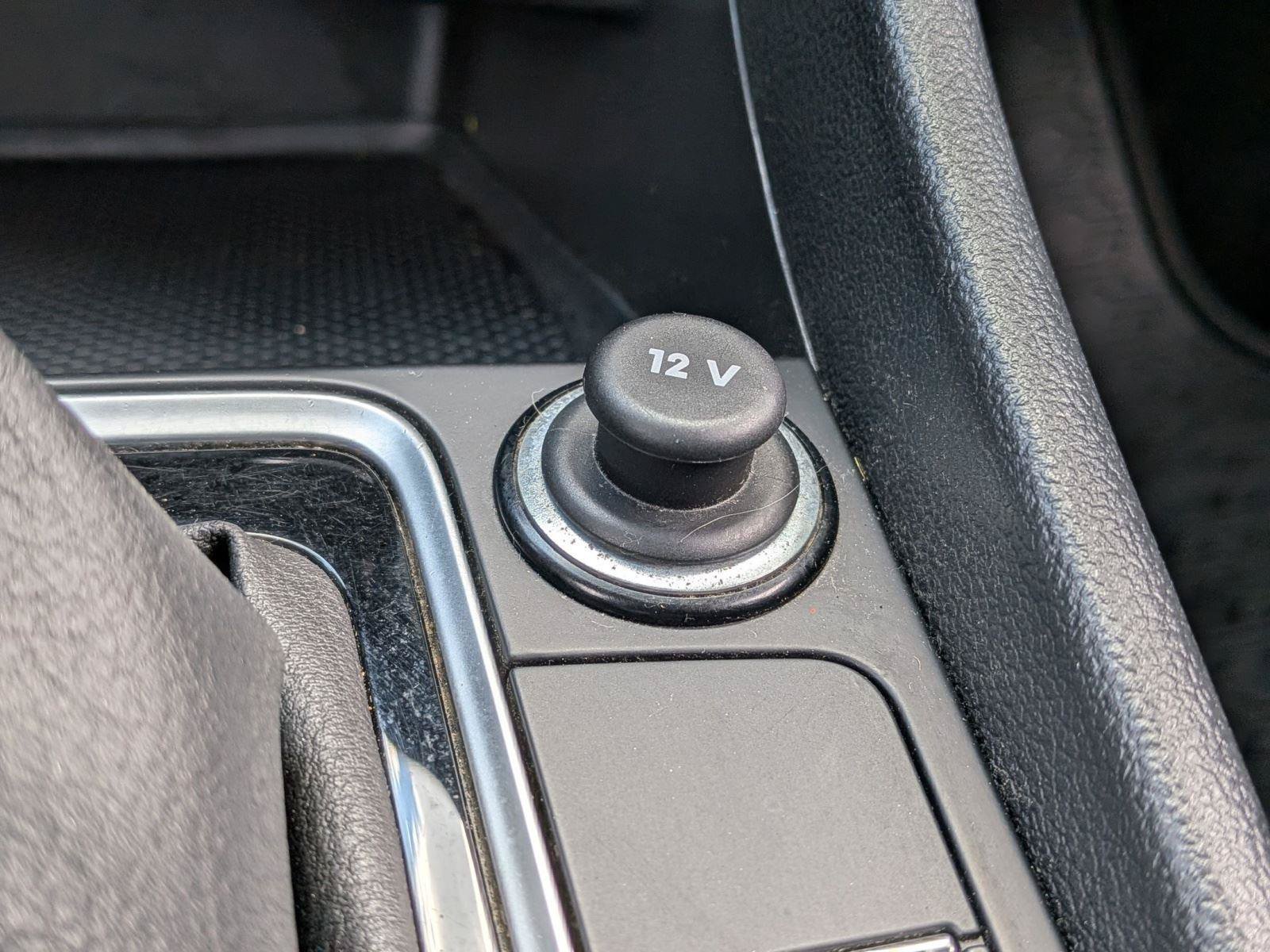 Used 2019 Volkswagen Jetta SE FWD image 17