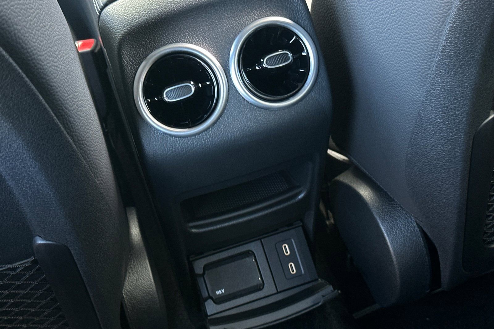 New 2026 Mercedes-Benz GLB 250 image 24