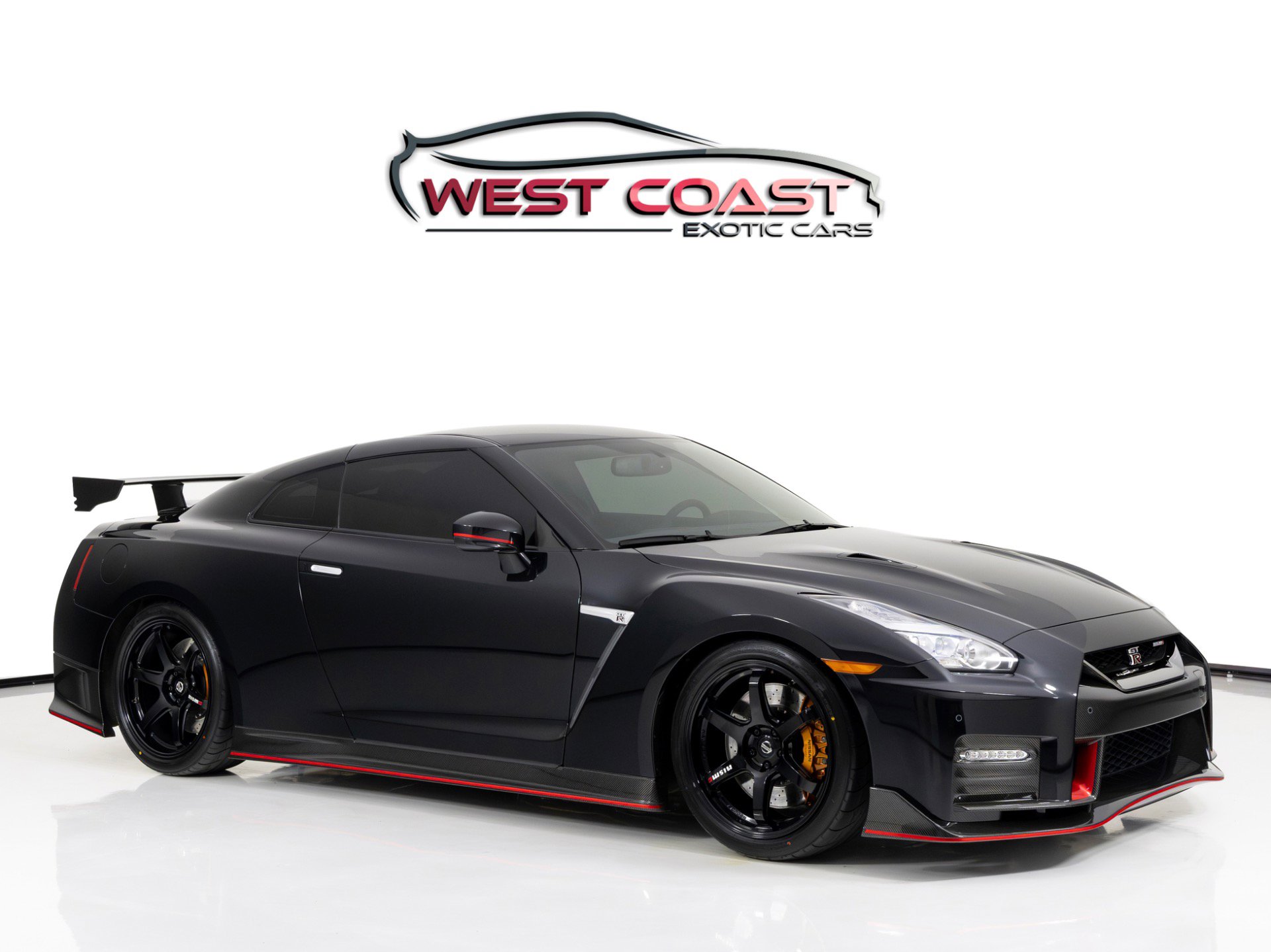 Used 2017 Nissan GT-R NISMO image 1