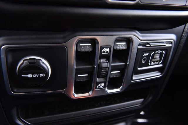 Used 2018 Jeep Wrangler Unlimited Sahara w/ Uconnect 4C Nav & Sound Group image 15