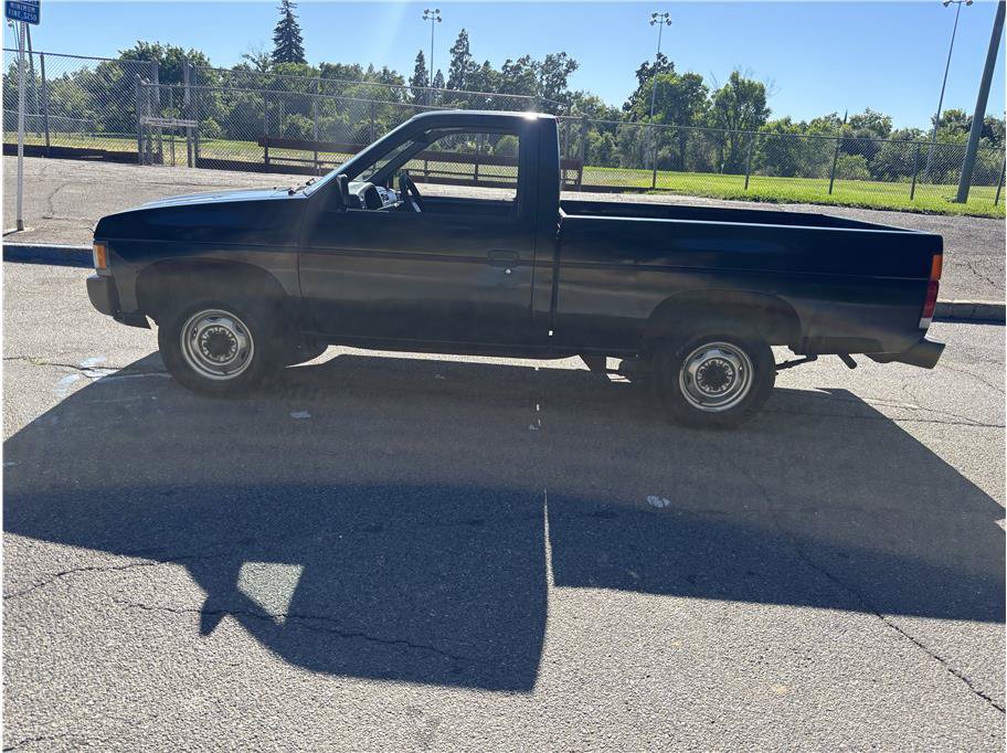 Used 1995 Nissan Pickup 2WD Regular Cab image 4