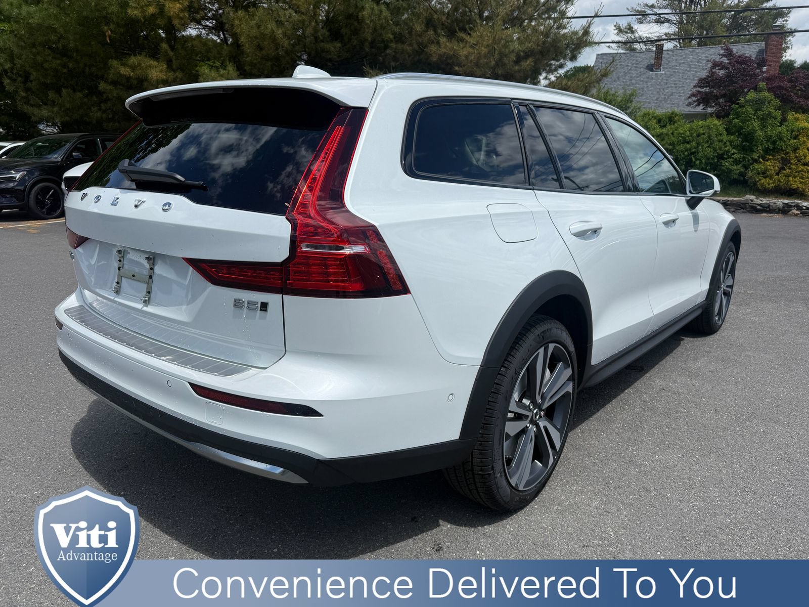 New 2026 Volvo V60 B5 Cross Country Plus w/ Protection Package Premier AWD/4WD image 8