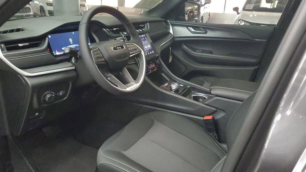 Used 2024 Jeep Grand Cherokee L Laredo w/ Luxury Tech Group I AWD/4WD image 22