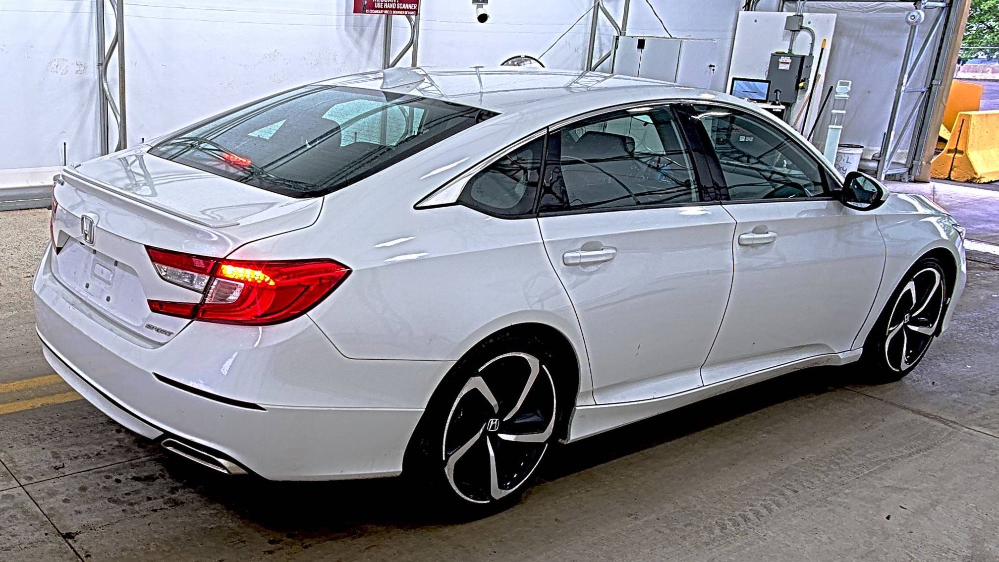 Used 2019 Honda Accord Sport image 3