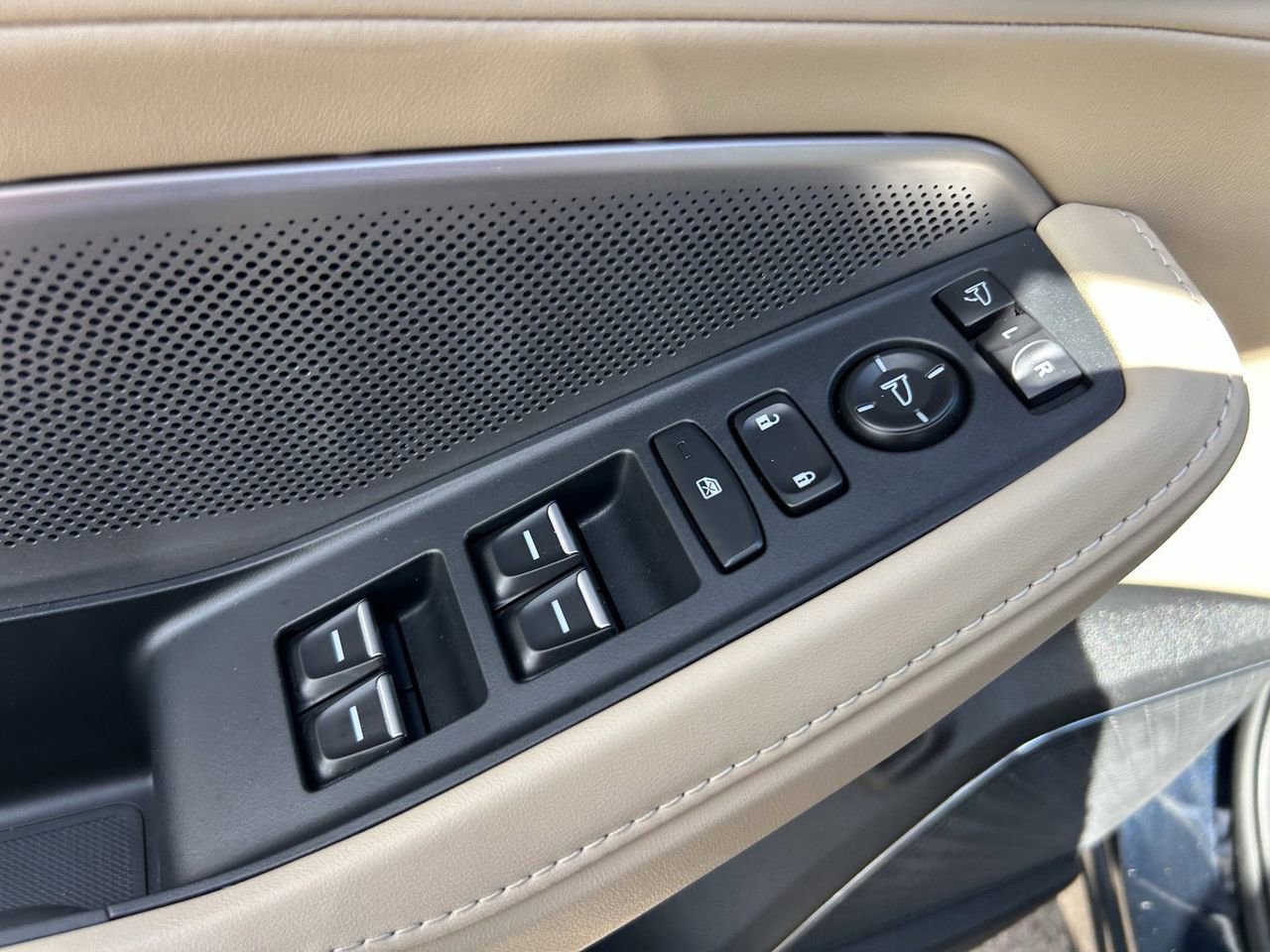 Certified 2025 Acura MDX FWD w/ Technology Package image 32