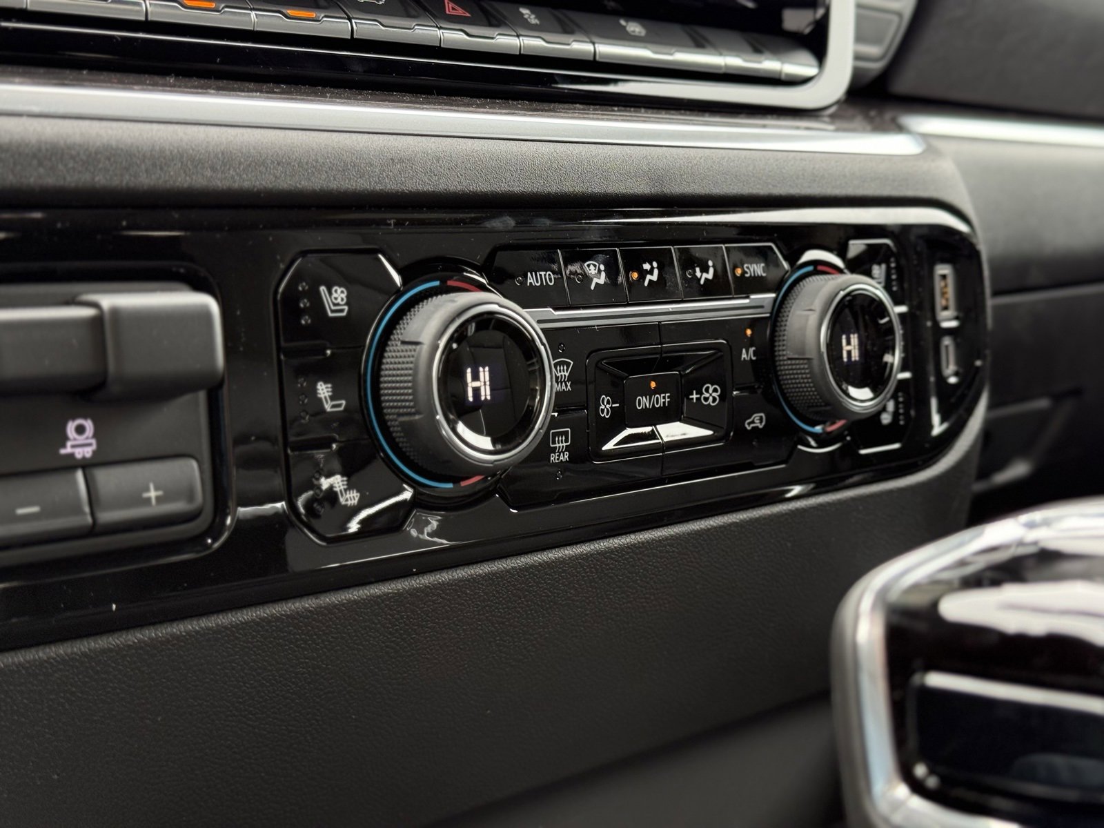 New 2026 Chevrolet Silverado 1500 LTZ w/ LTZ Premium Package image 25