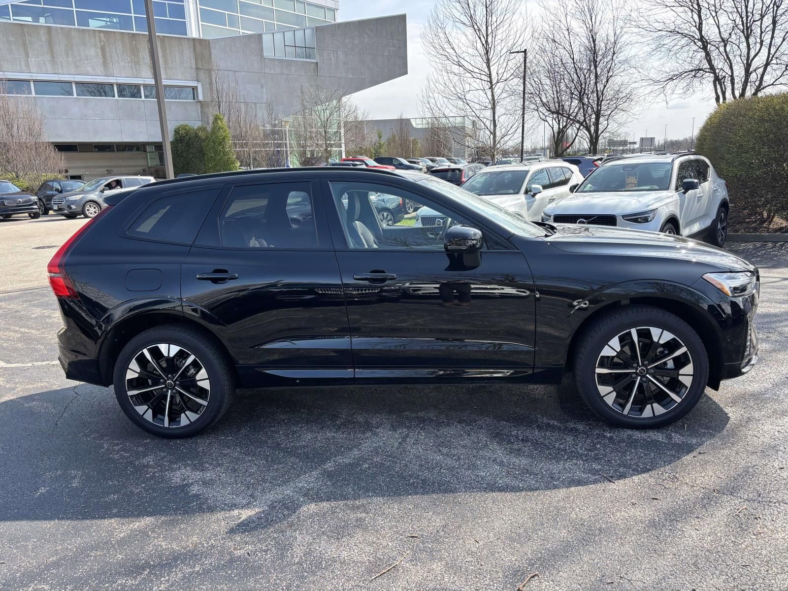 New 2026 Volvo XC60 B5 Plus AWD/4WD image 4