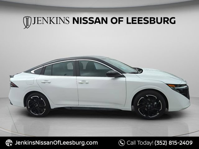 New 2026 Nissan Sentra SR w/ Floor Mat Package FWD image 2