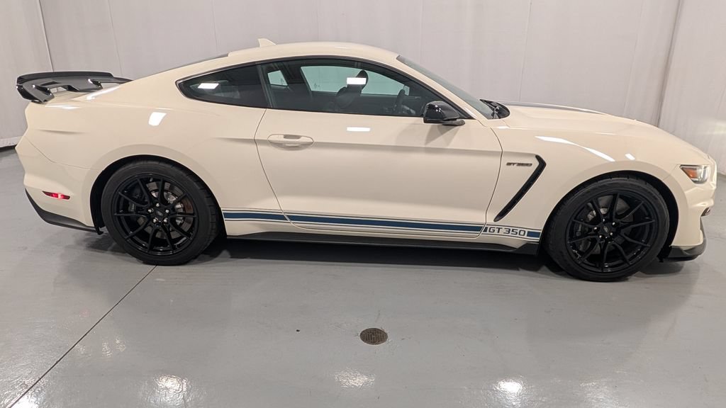 Used 2020 Ford Mustang Shelby GT350 w/ Technology Package RWD image 4