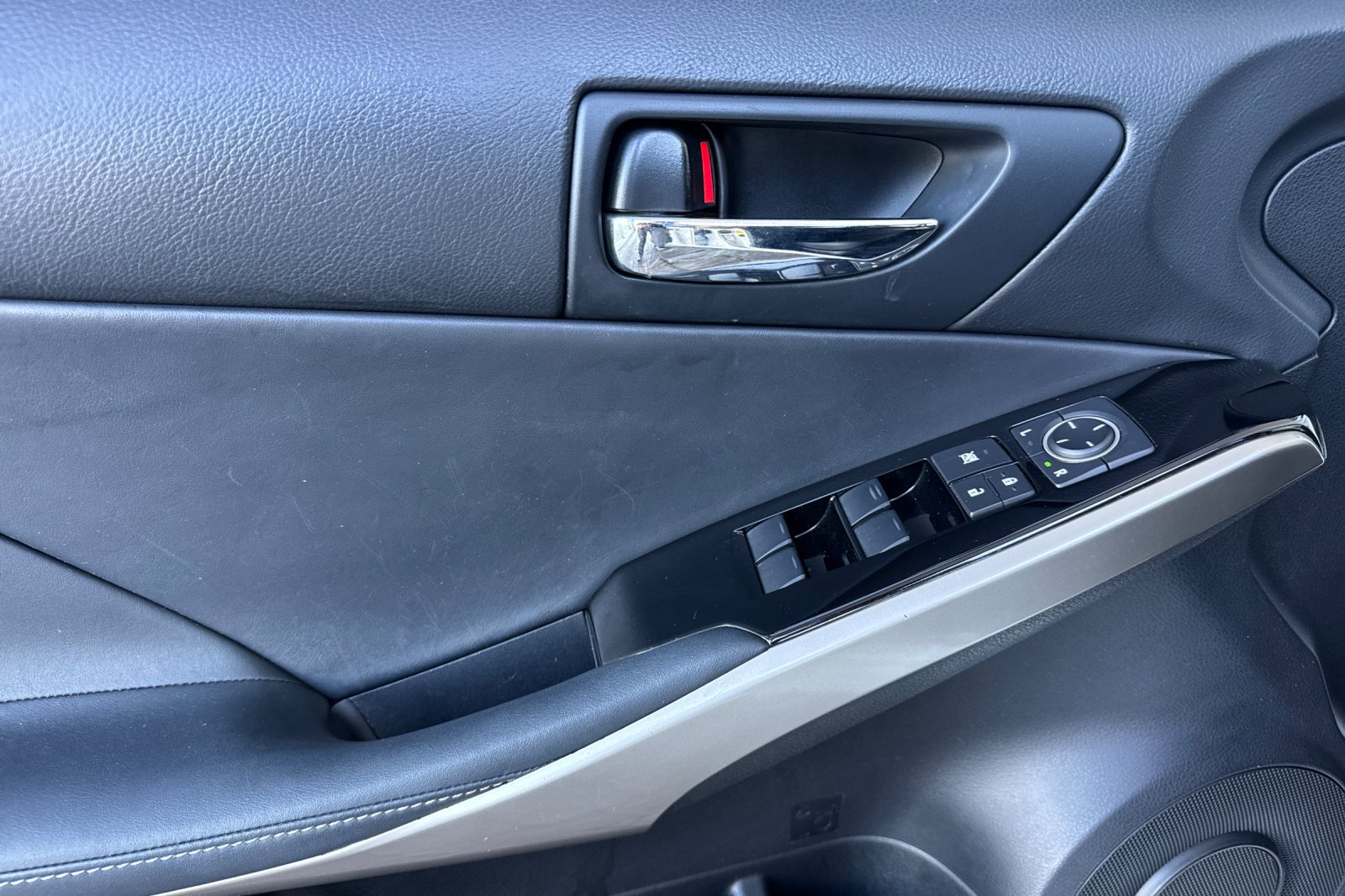 Used 2016 Lexus IS 200t RWD image 10
