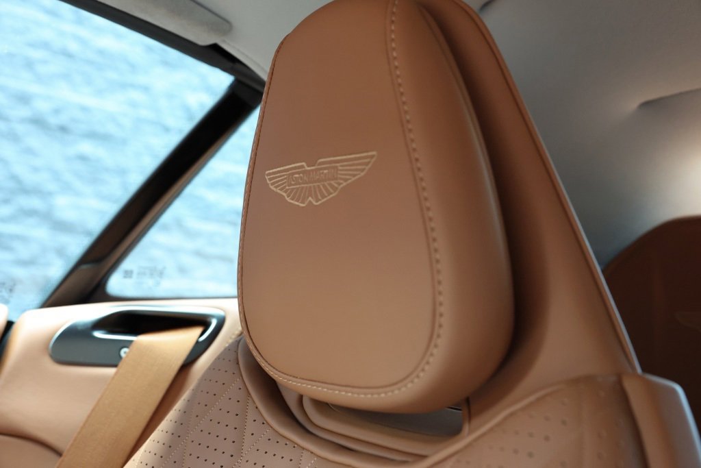 Used 2024 Aston Martin DB12 Convertible image 32