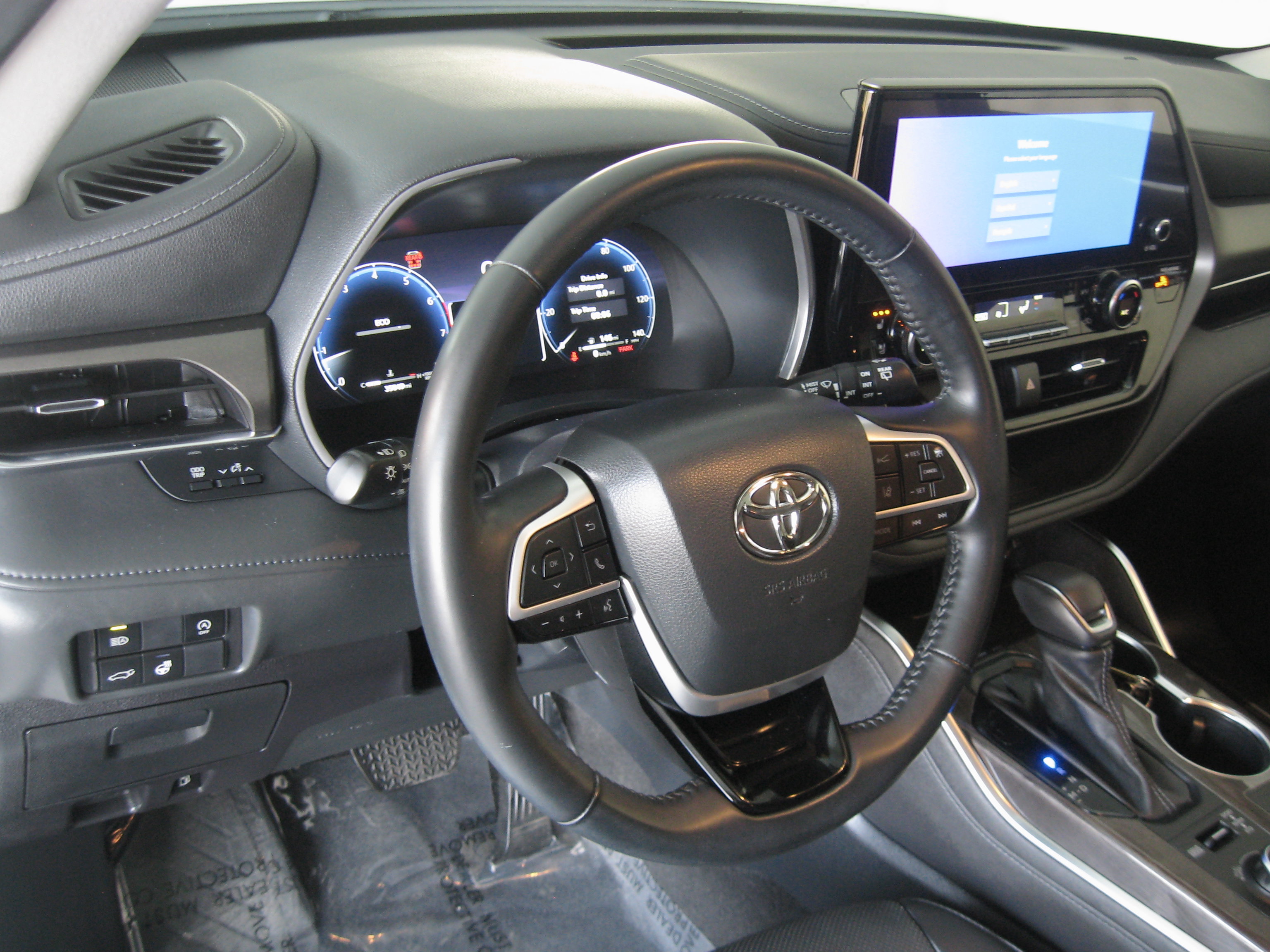 Used 2023 Toyota Highlander Limited AWD/4WD image 12