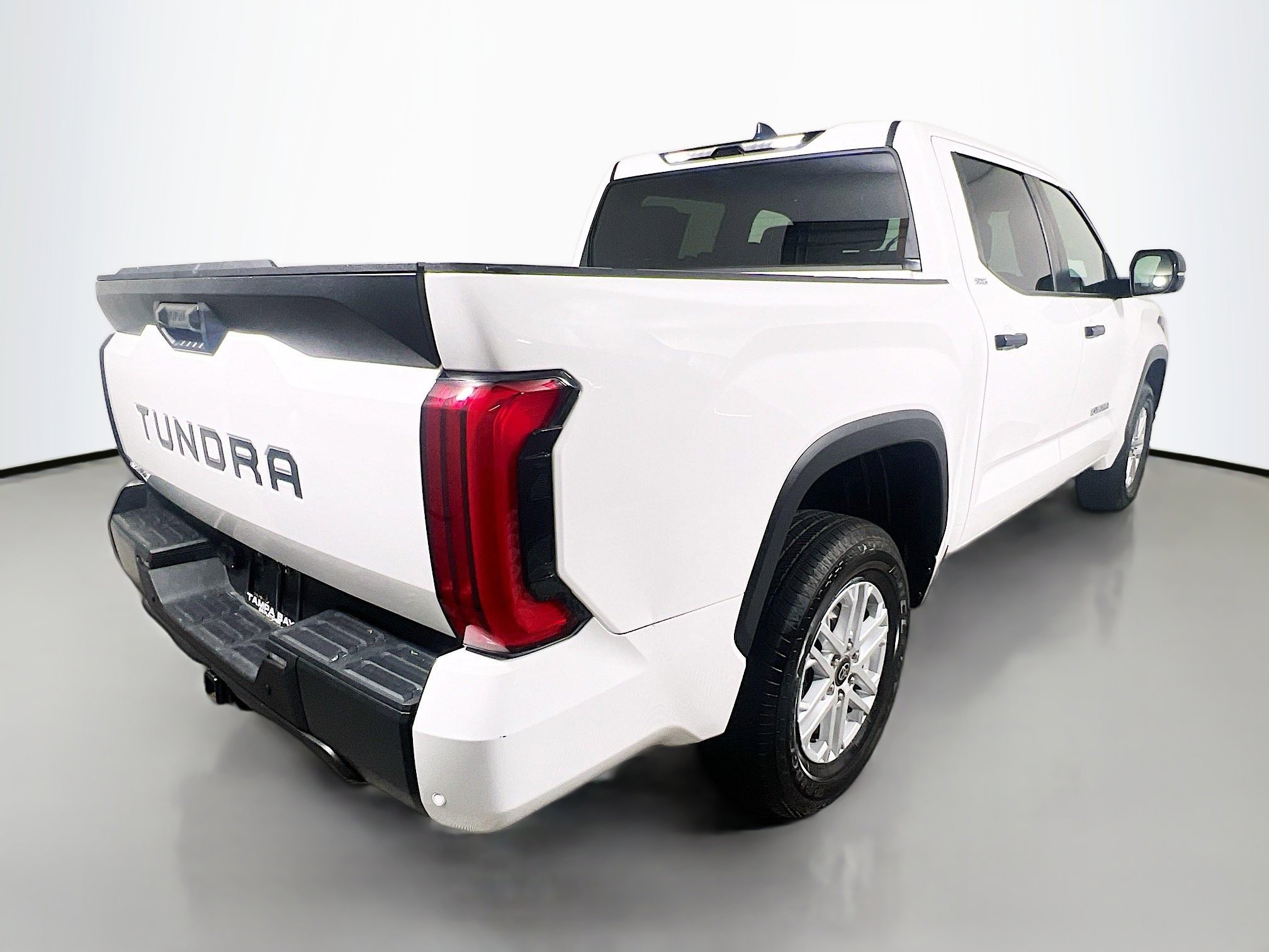 Used 2025 Toyota Tundra SR5 w/ SR5 Convenience Package AWD/4WD image 4