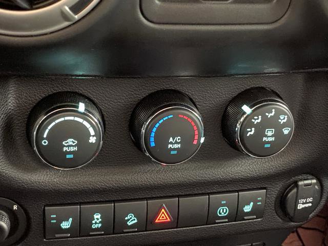 Used 2018 Jeep Wrangler Unlimited Rubicon w/ Cold Weather Group image 18