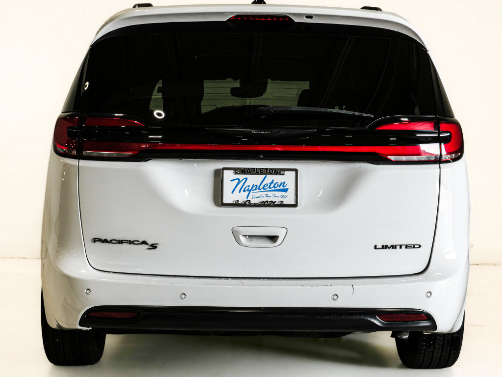 Used 2024 Chrysler Pacifica Limited w/ S Appearance Package FWD image 8