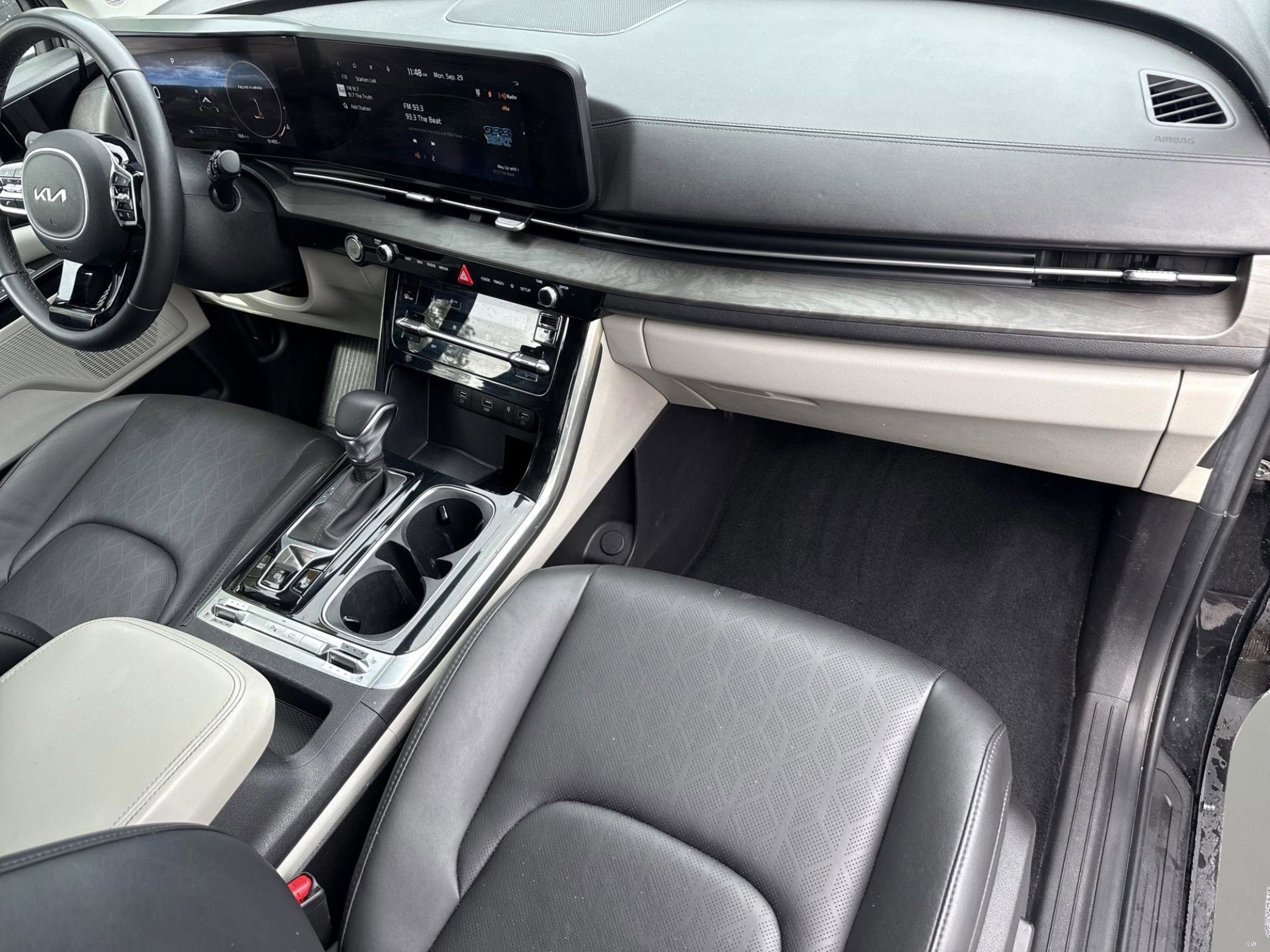 Used 2023 Kia Carnival SX image 12