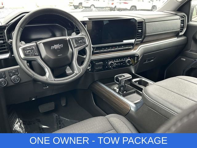 Used 2024 Chevrolet Silverado 1500 LT Trail Boss w/ Convenience Package II AWD/4WD image 2