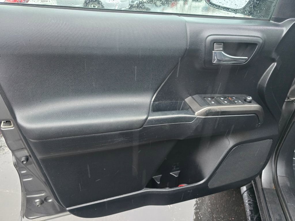 Certified 2016 Toyota Tacoma TRD Off-Road w/ Premium & Technology Package image 15