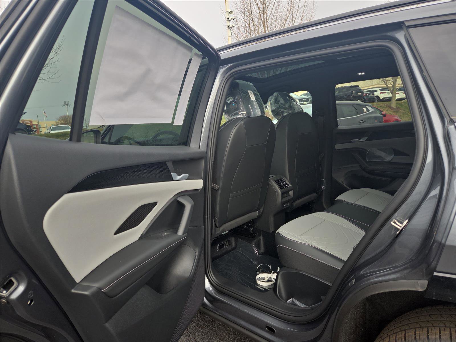 New 2026 Volkswagen Tiguan SE R-Line image 23