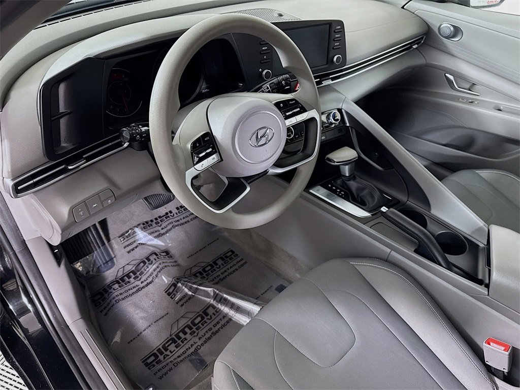 Certified 2022 Hyundai Elantra SEL image 17