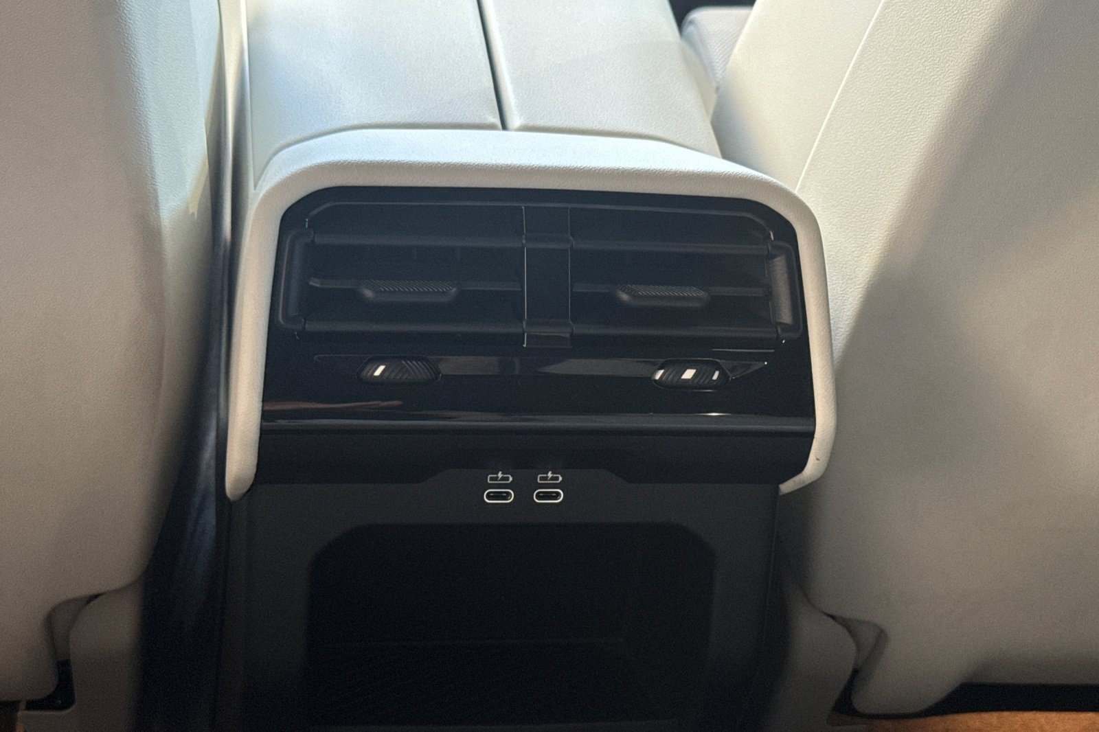 Used 2024 BMW i5 eDrive40i w/ Premium Package RWD image 16
