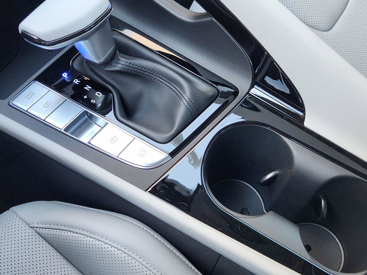 New 2026 Hyundai Elantra Limited FWD image 17