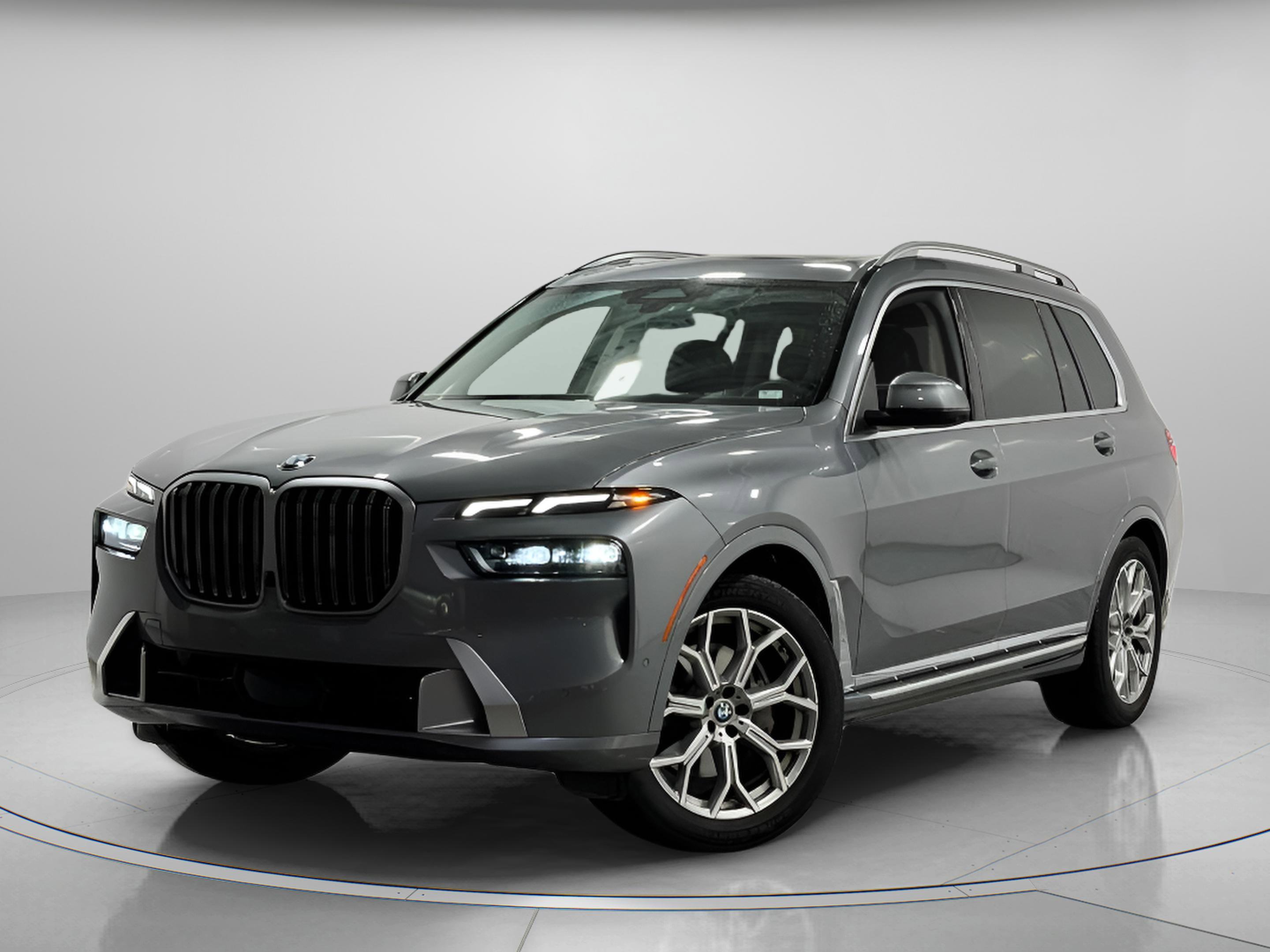Used 2025 BMW X7 xDrive40i image 2